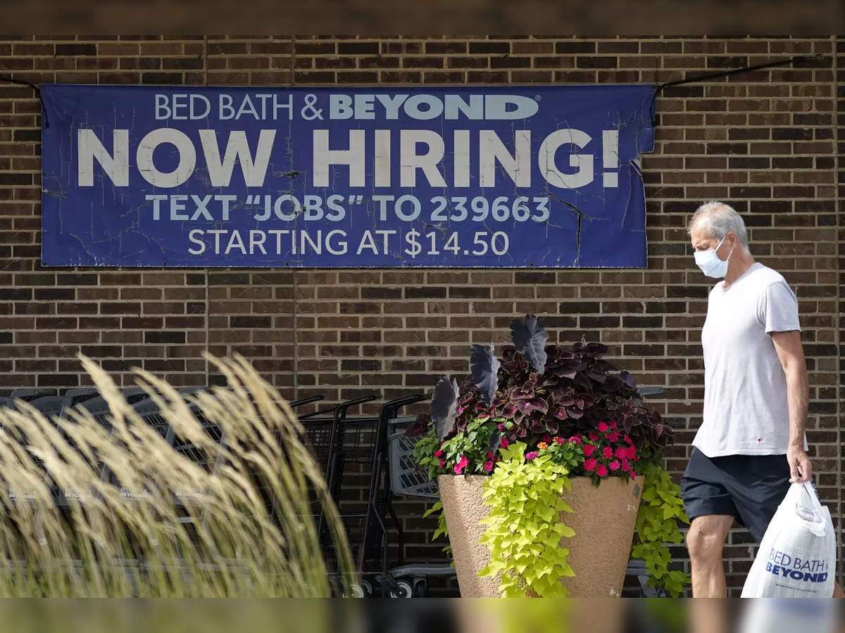 U.S. Job Market Shows Resilience Amid Economic Challenges