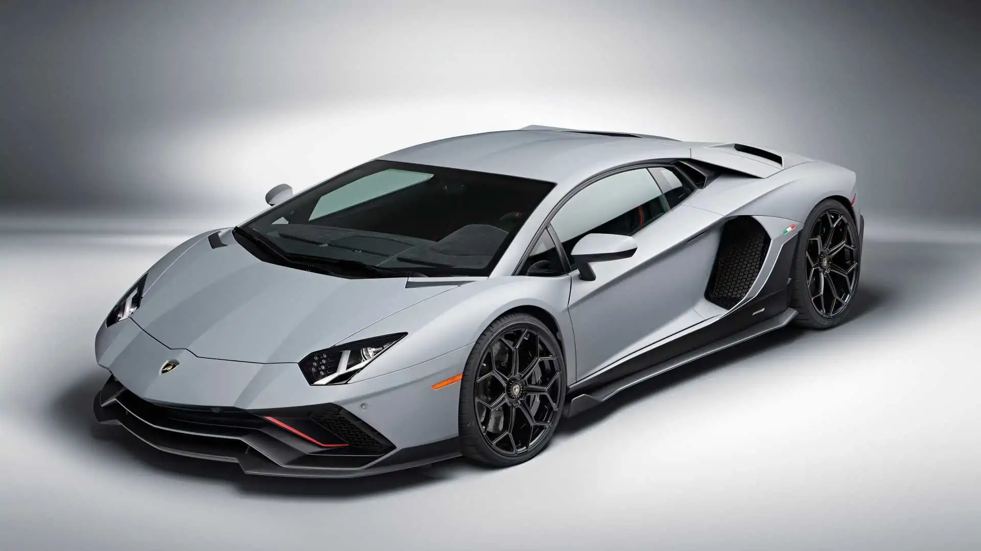 Urgent Alert for Lamborghini Owners: Urgent Recall for 2023-2024 Urus Models Due to Safety Hazard