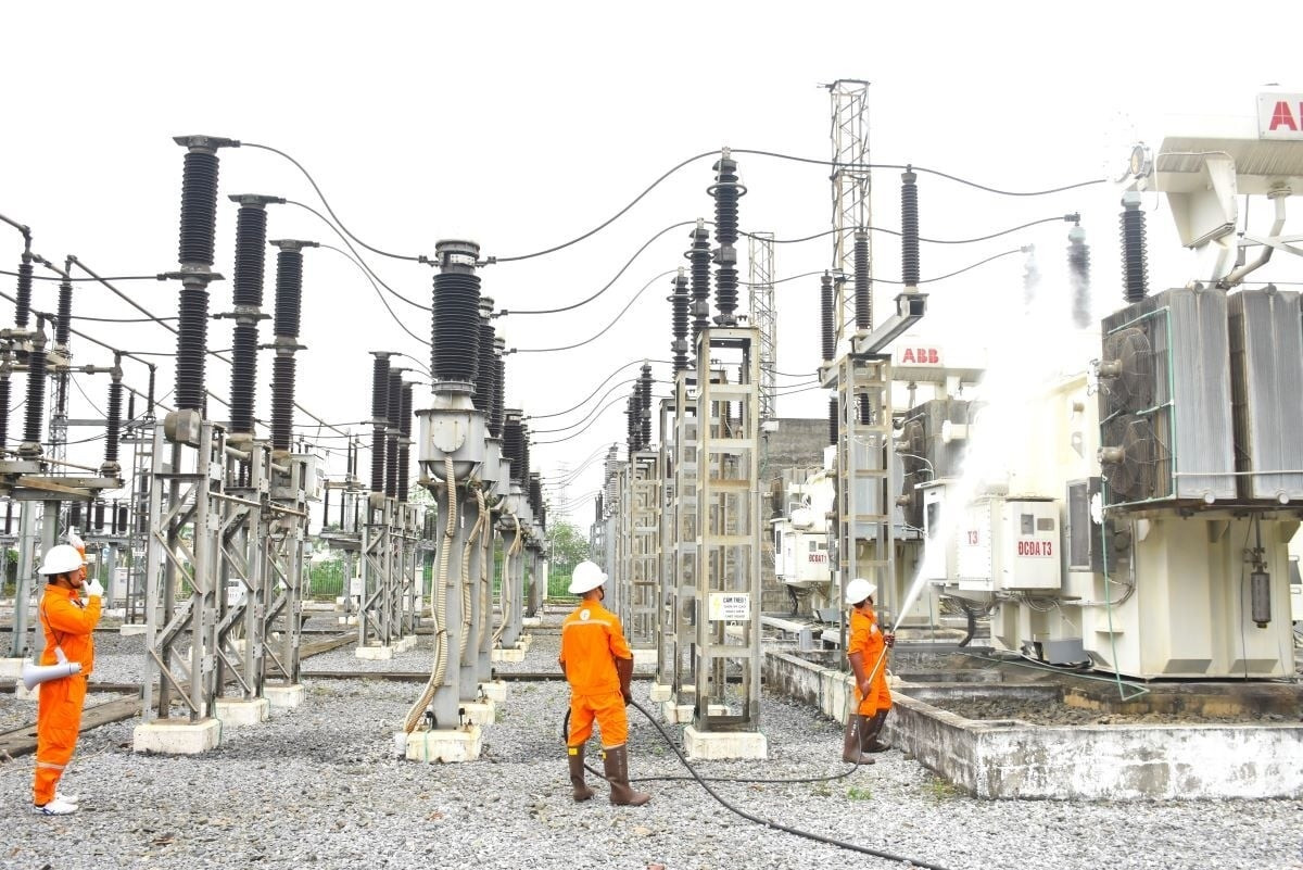 Vietnam Urges Foxconn to Cut Power as Energy Crisis Looms: What It Means for Apple's Supply Chain