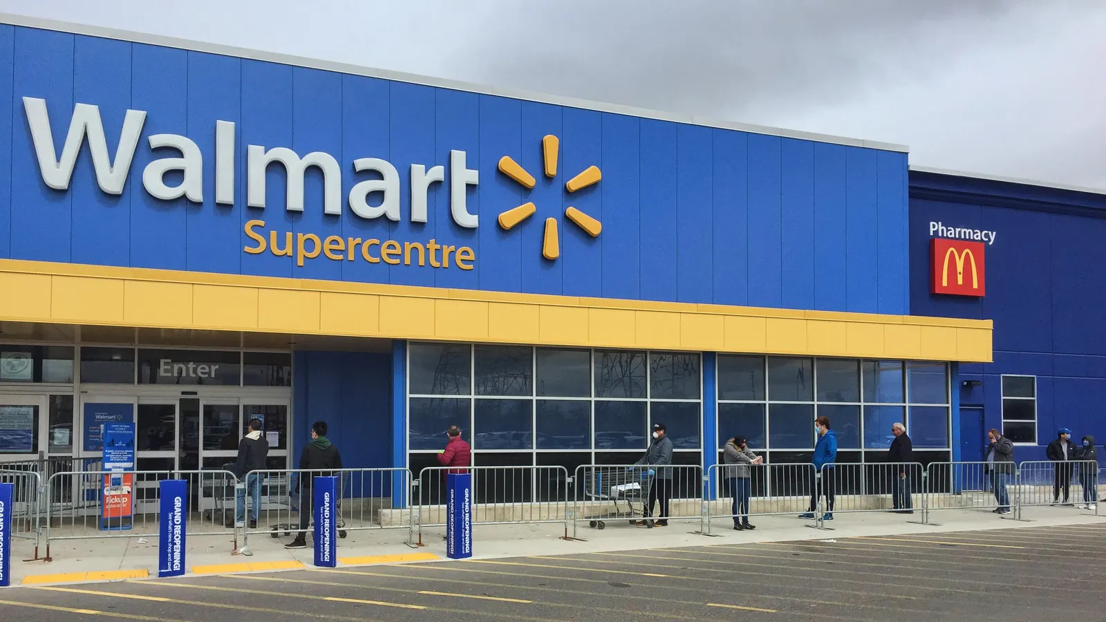 Walmart Store To Close, Offering Laptops and Flat Screen TVs for Auction