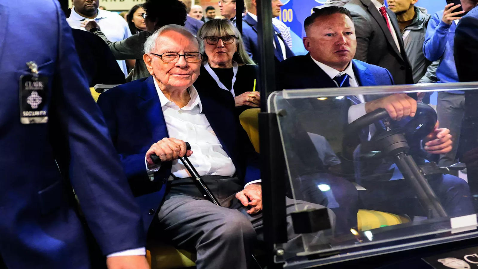 Warren Buffett’s Big Bet: Over $140 Billion Invested in Top AI Stocks This Year