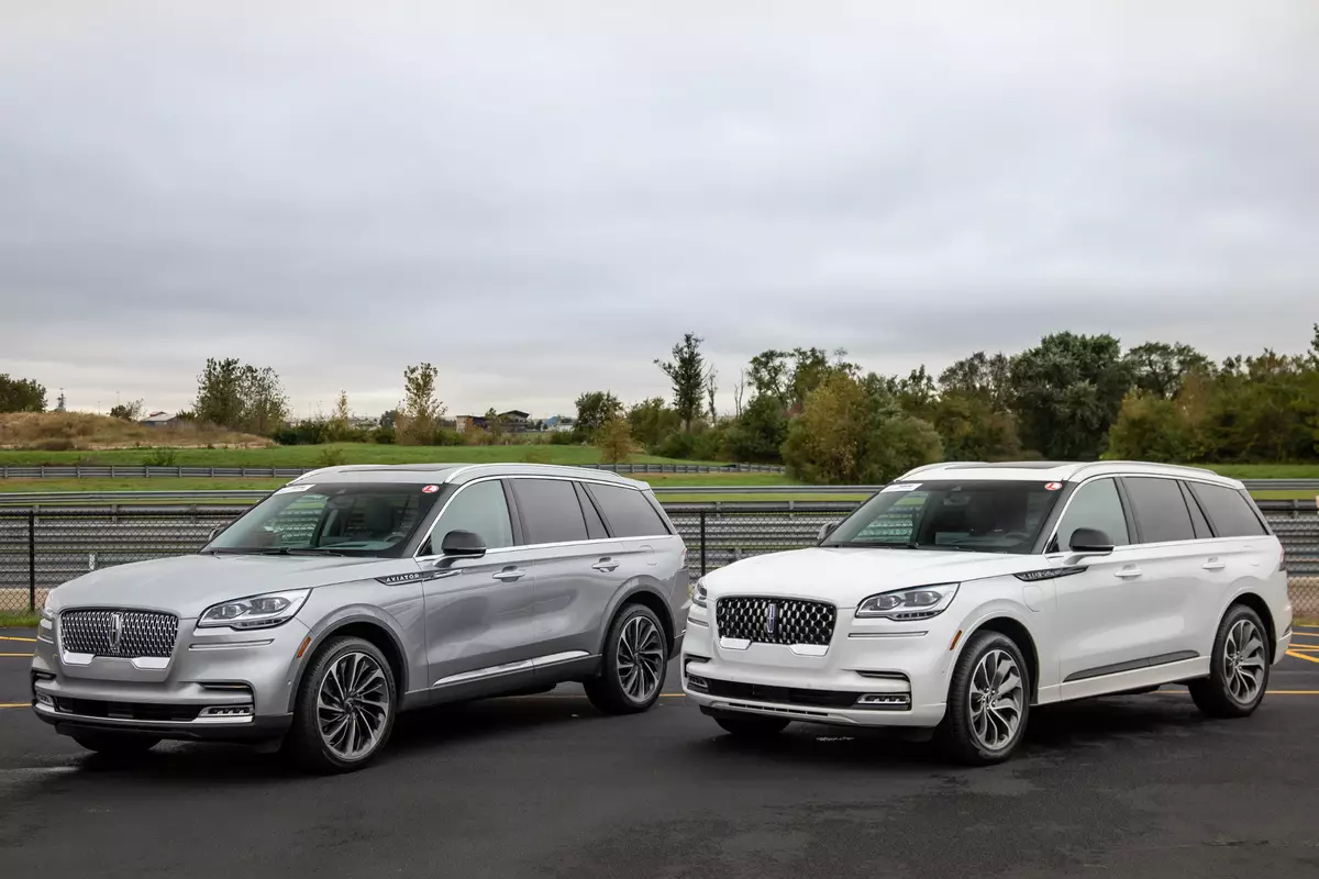 Ford Recalls 109,000 Lincoln Aviator Vehicles Over Cellphone