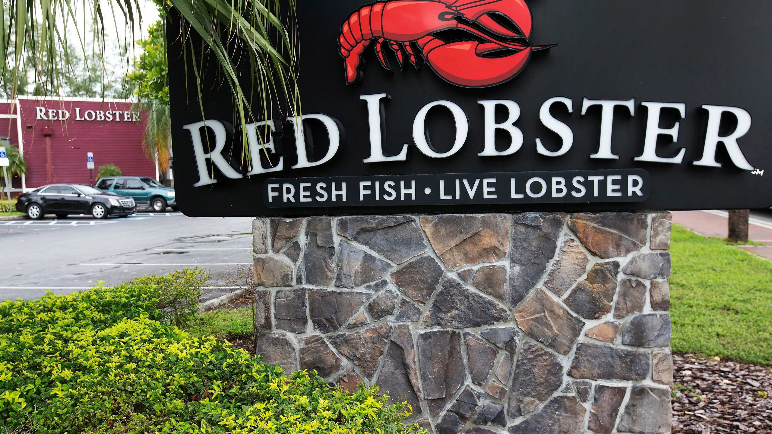 Red Lobster Faces Legal Threat Over Unannounced Restaurant Closures