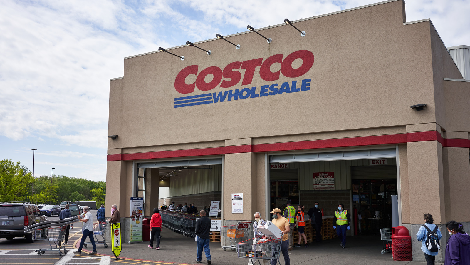 Alert for Shoppers: Costco Pulls Cheese Over Plastic Scare in Northwest Stores
