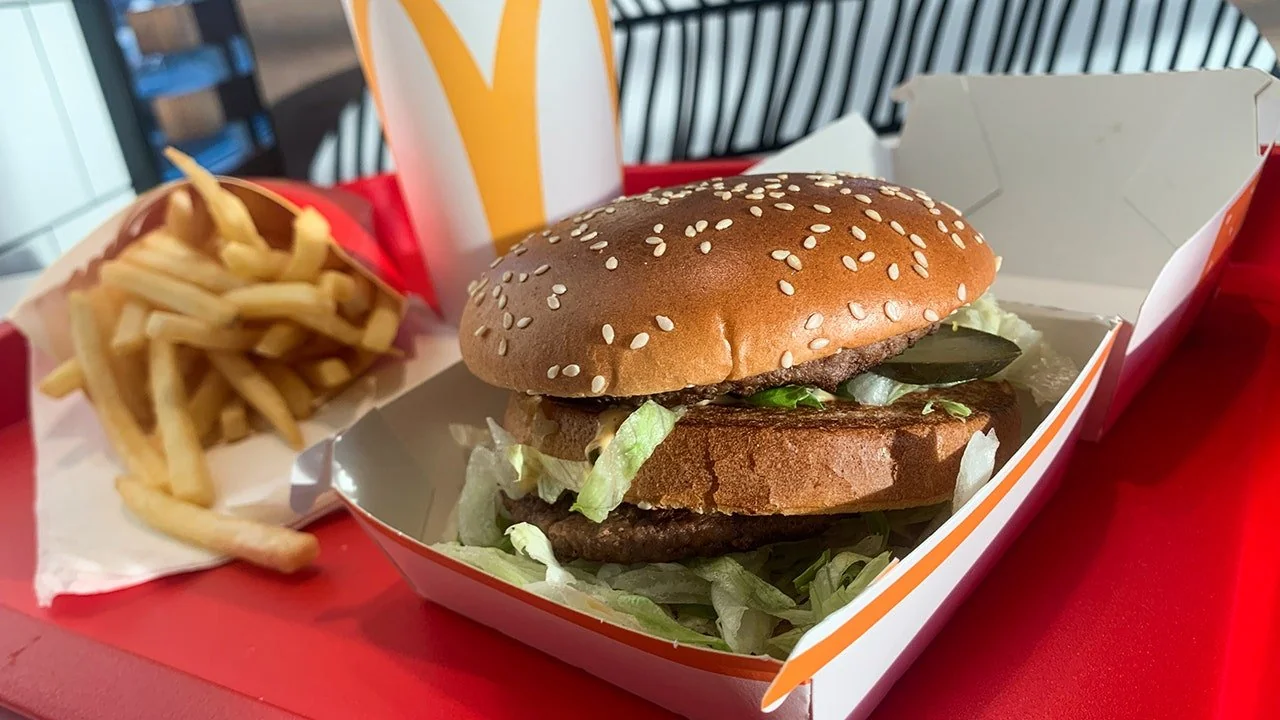 Fast Food Frenzy: How California's New Wage Law is Changing What You Pay at McDonald's, Starbucks, and More