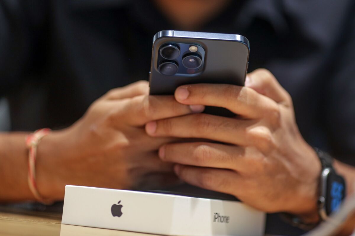 Meet the iPhone 15 Pro: Apple's Gateway to Next-Level AI Features Coming This Fall