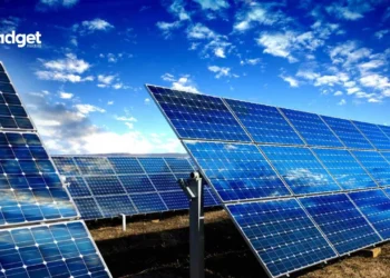 Solar Giants Stumble: How Rising Debts and Market Shocks Are Shaking Up Green Energy