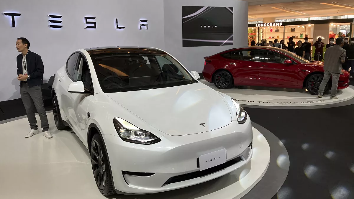 Tesla Investors Question Musk’s Pay After Chip Shipment Shakeup: What's Next for the EV Giant?