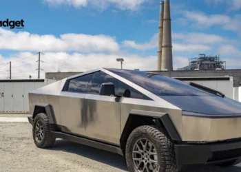 Tesla Cybertruck's Mirror Finish Is It Too Shiny for Safe Driving