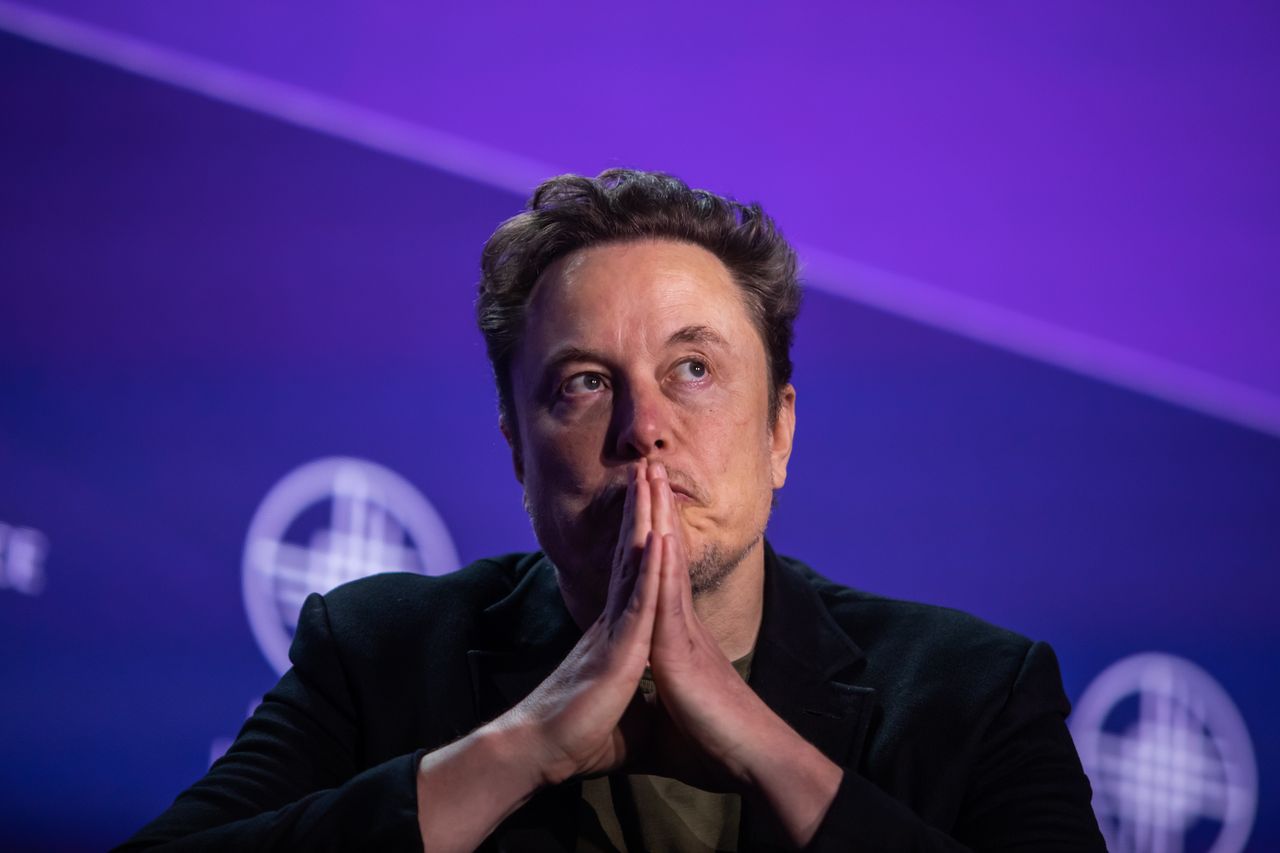 Tesla Showdown: Elon Musk's Huge Pay Debate Heats Up Before Crucial Vote