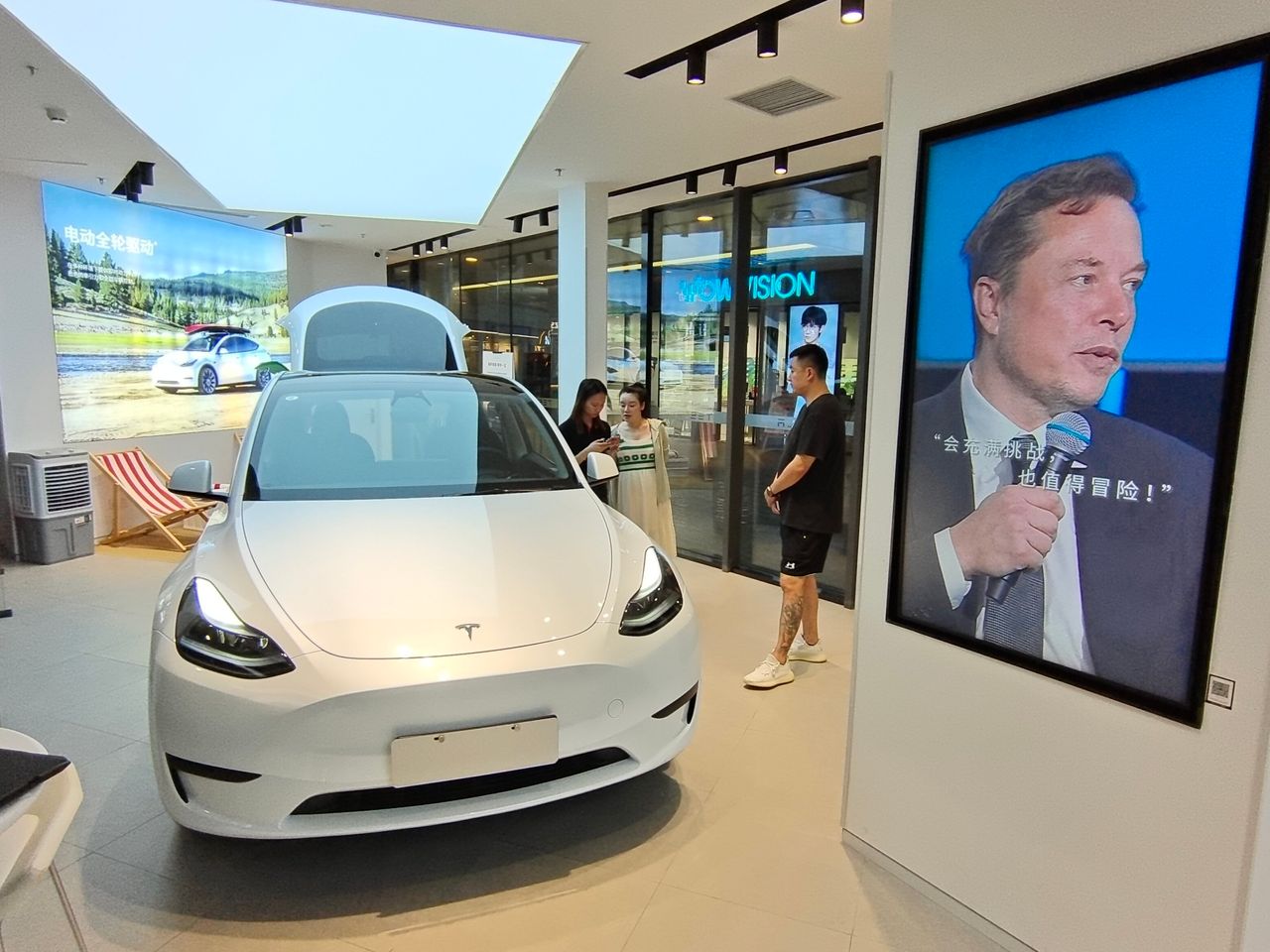 Tesla Turmoil: NYC's Top Money Manager Challenges Musk’s Mega Pay Amid Calls for Better Oversight