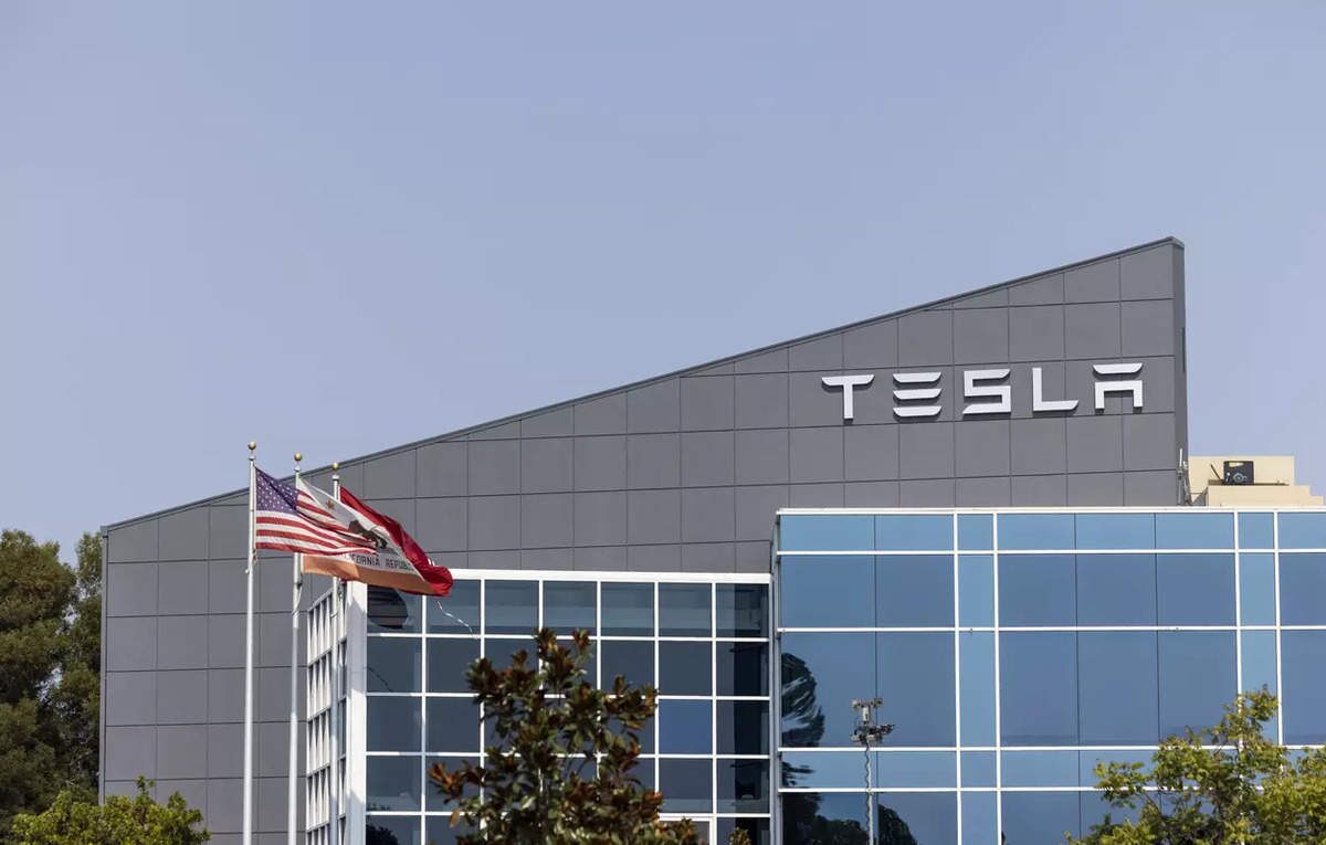 Tesla’s Cybertruck Stirred Controversy With Its Restrictive Sales Clause, Is It a Legal Shield or a Consumer Trap?