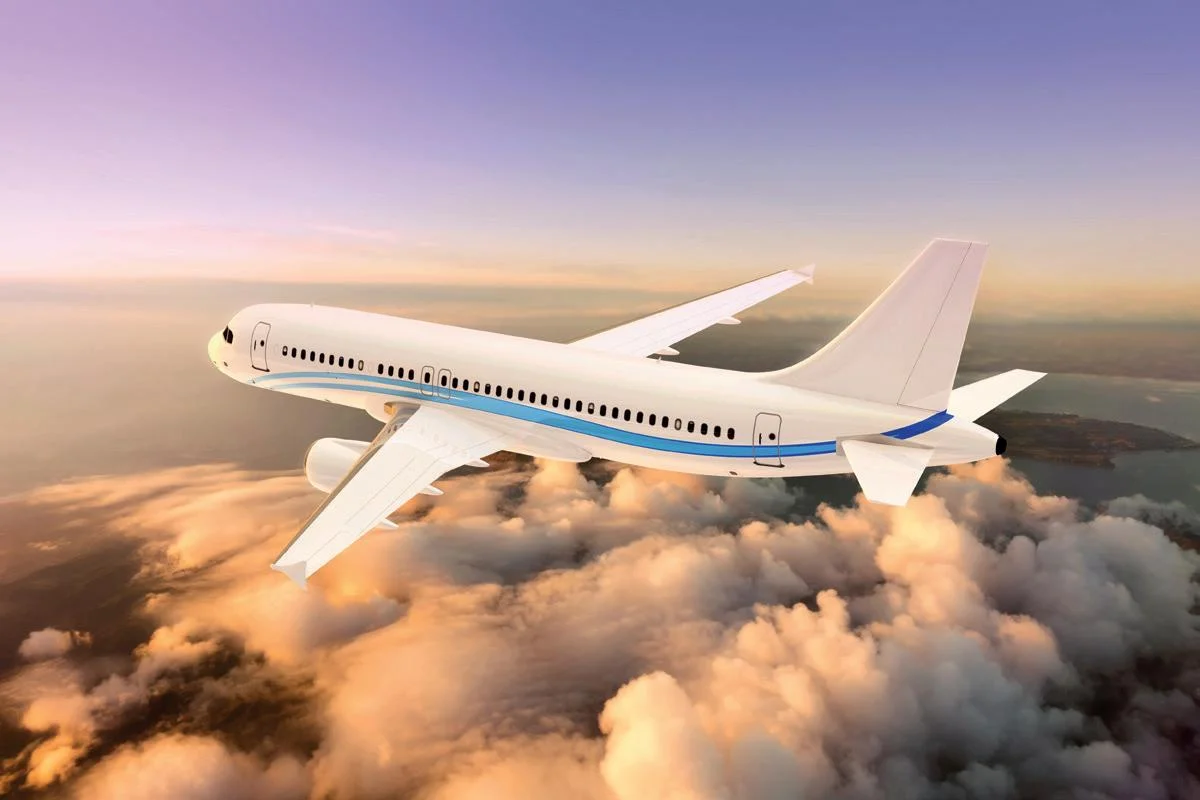 United Airlines Boss Predicts Trouble for Budget Flights, Cites Poor Service and Failing Strategy---