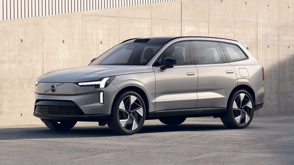 Volvo Launches EX90 SUV with First-Ever Battery Passport A Big Step for Eco-Friendly Driving-