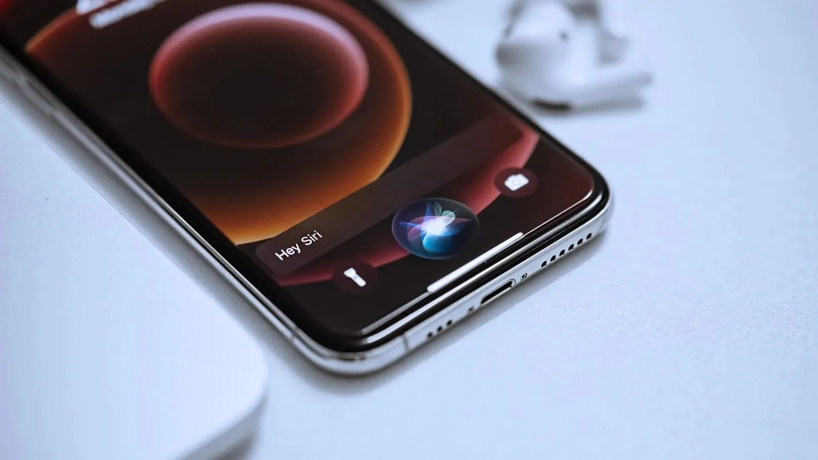 Apple Struggles with Siri Updates: Delay Sparks Big Worries as AI Enhancements Lag Behind