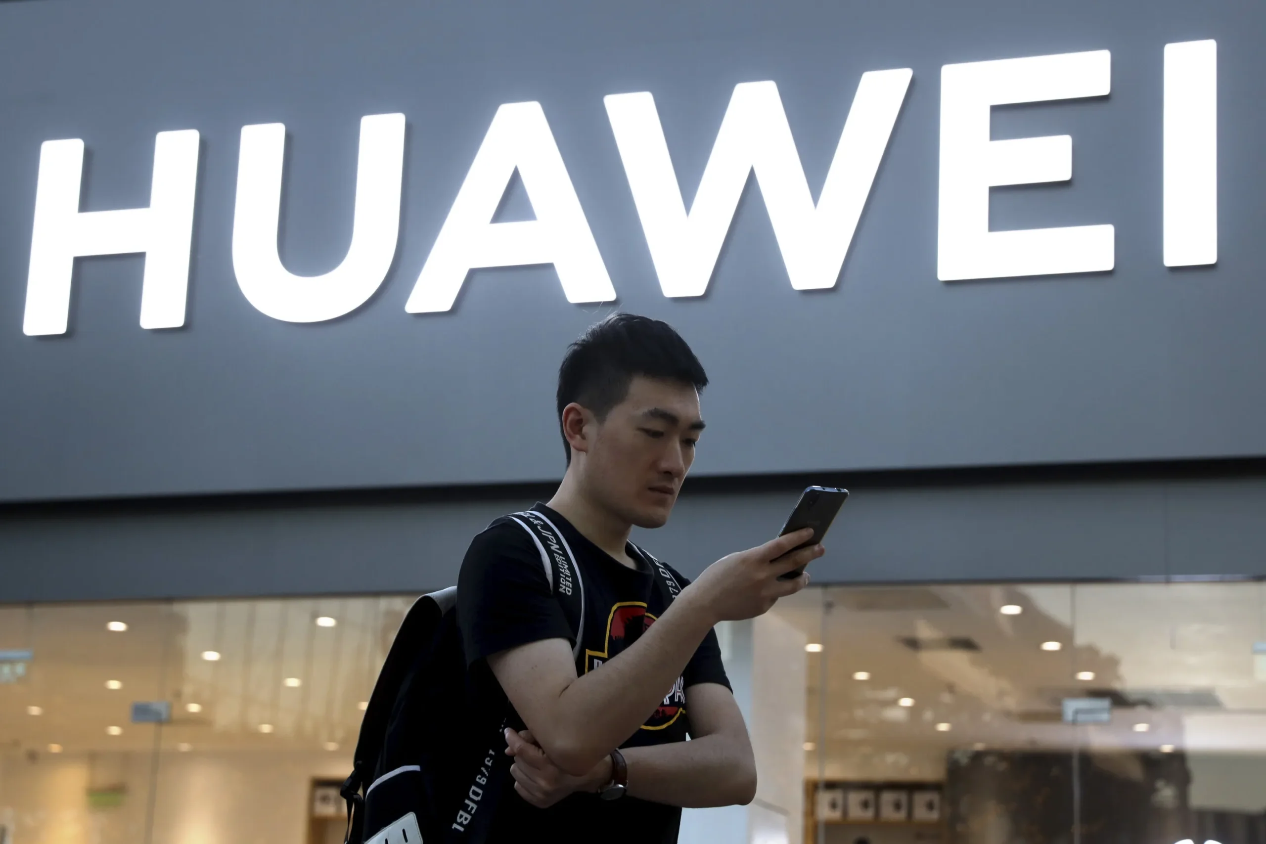 How Huawei Users Are Beating Sanctions to Bring Google Apps Back to Their Phones