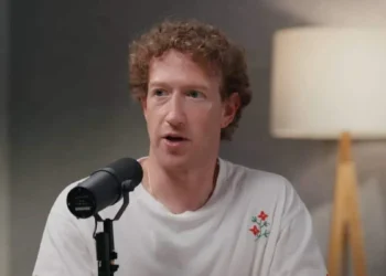 Mark Zuckerberg Says Smartphones Are Dying—Here’s the Futuristic Tech That Will Replace Them