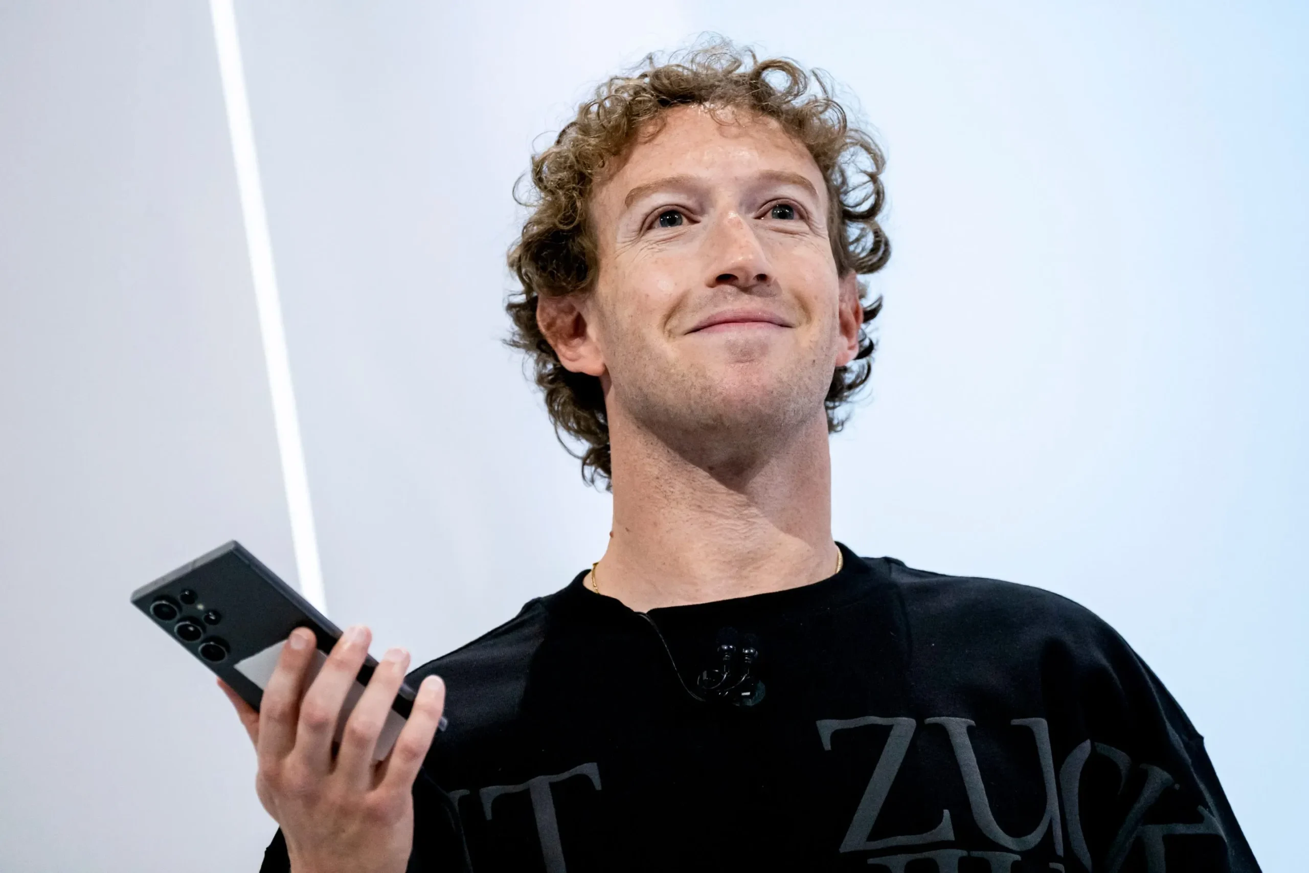 Mark Zuckerberg Says Smartphones Are Dying—Here’s the Futuristic Tech That Will Replace Them