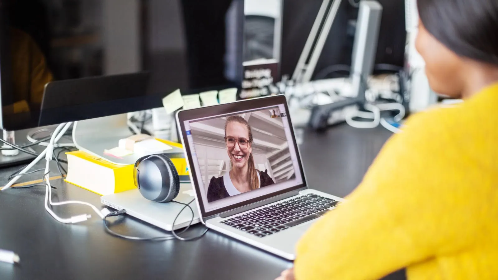 100+ Useful Accessories for Virtual Meetings------