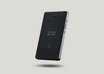 Can the Light Phone Cure Brain Rot? A Week of Living with Simplicity