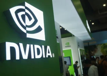 "Nvidia CEO Visits Beijing Amid U.S. Chip Ban and Rising AI Competition"