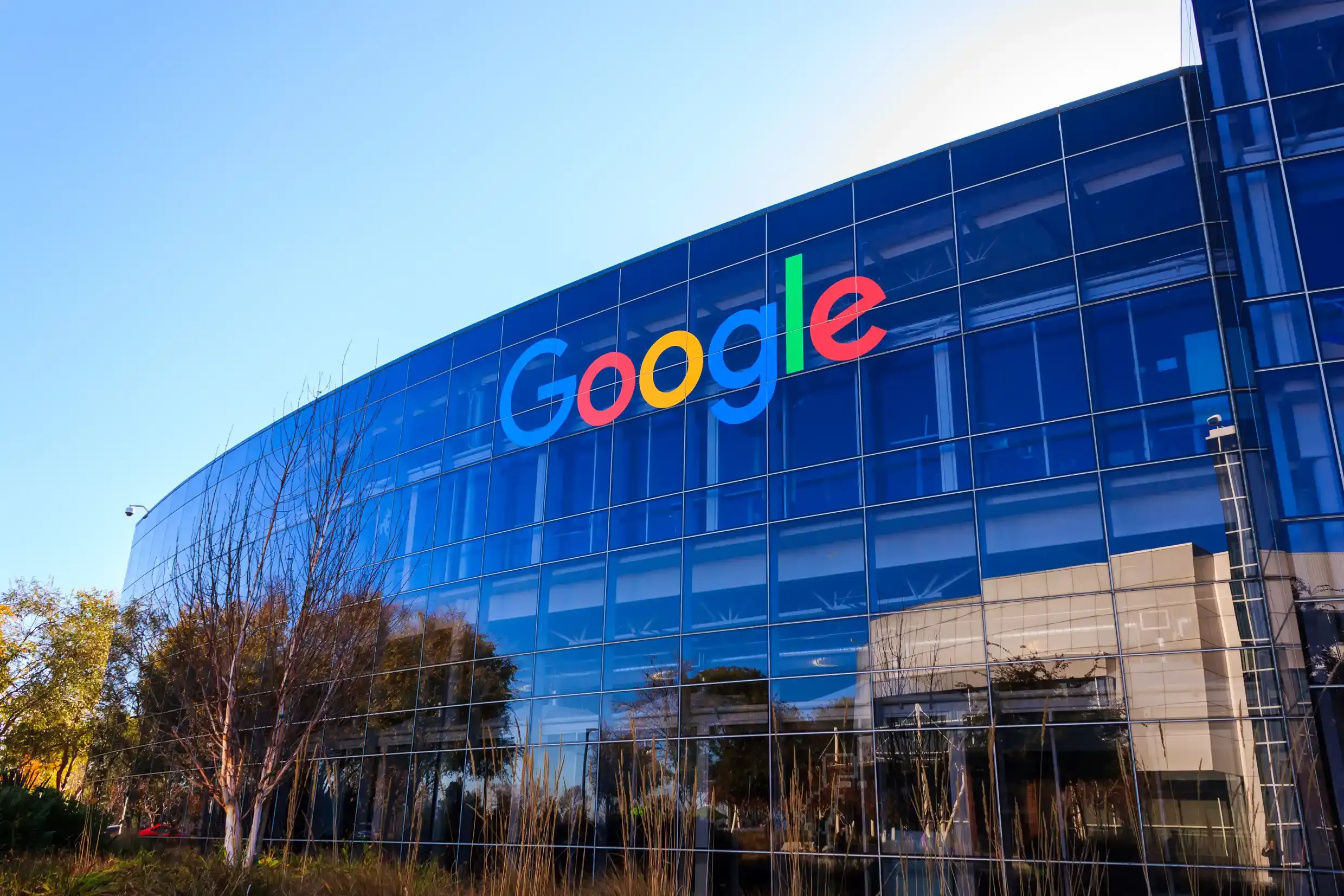 Google Teams Up with Anthropic to Make AI Smarter and More Connected Than Ever---