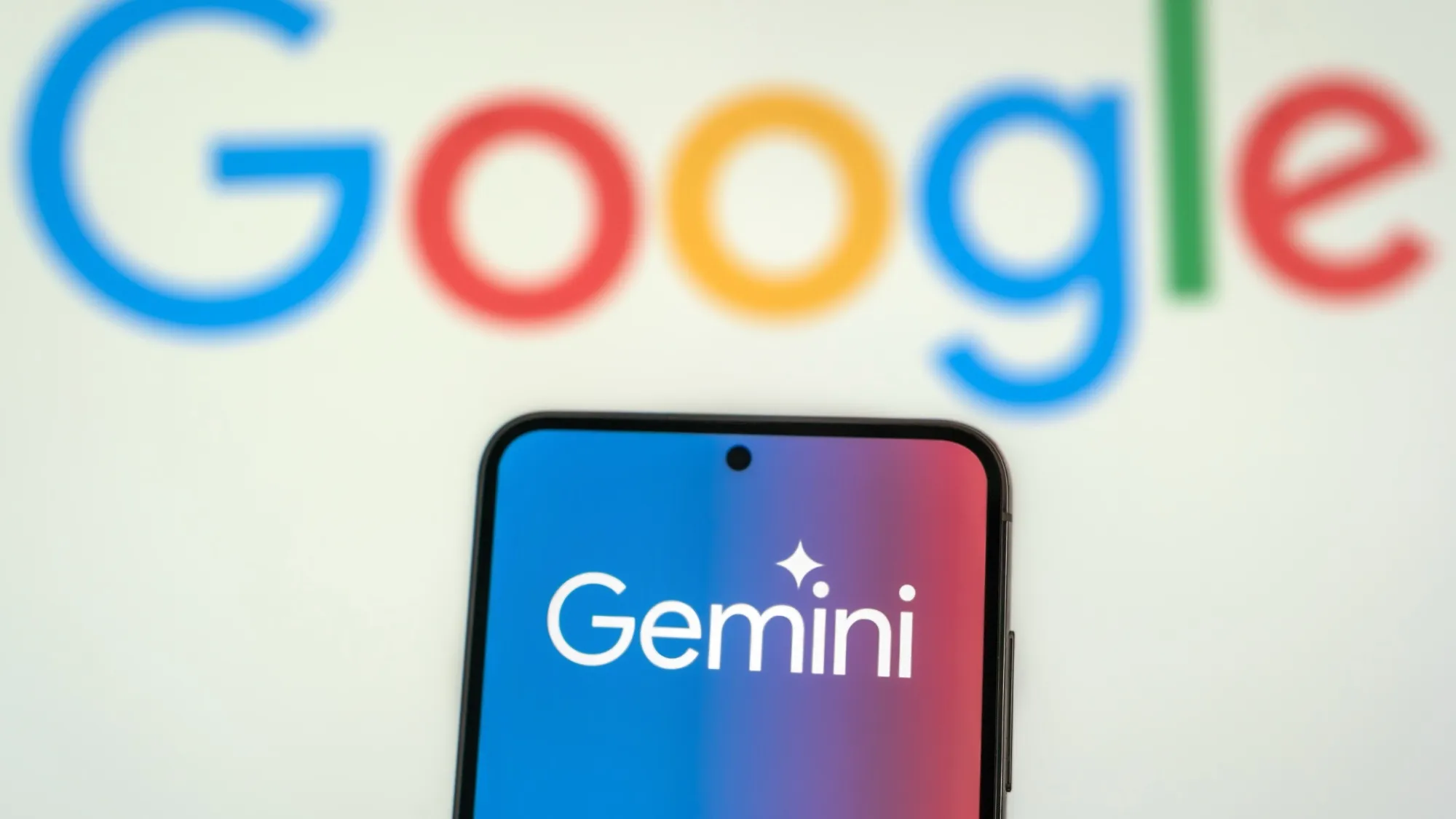 How Gemini Live Lets You Chat with AI in Real-Time on Pixel 9 and Galaxy S25
