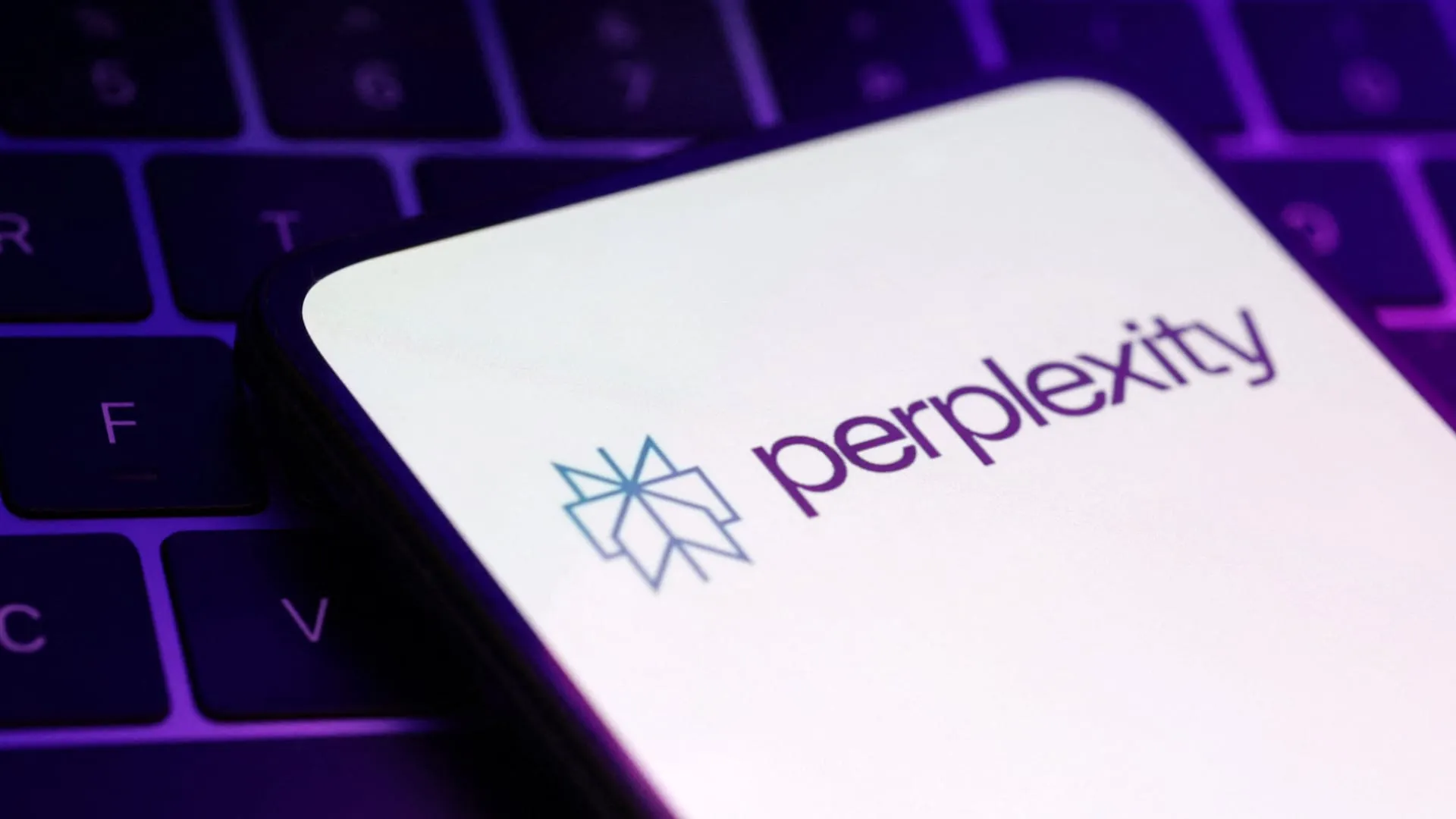 Perplexity Joins Motorola’s New Razr Phones Despite Google Block