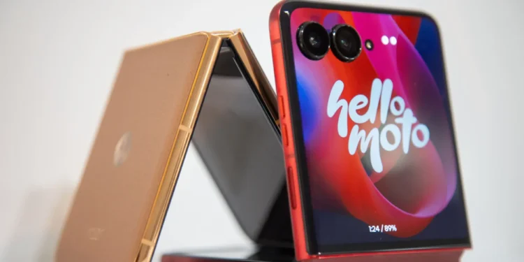 Perplexity Joins Motorola’s New Razr Phones Despite Google Block