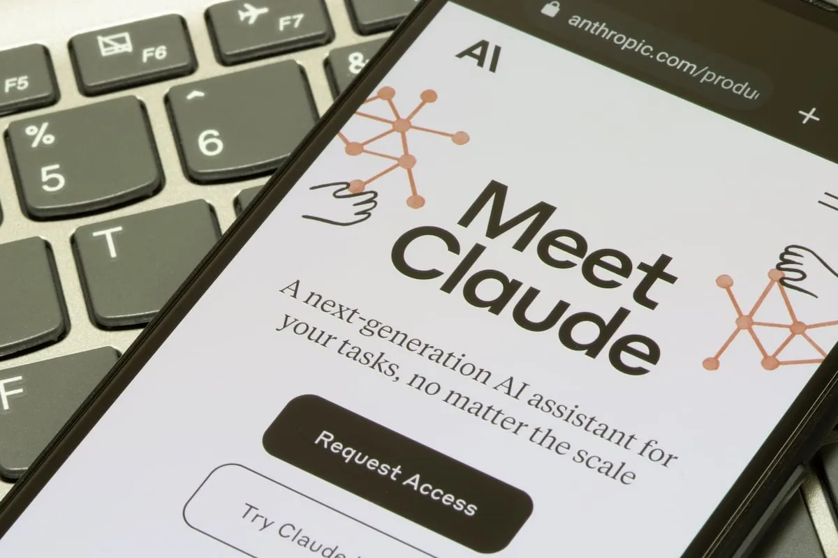 "Anthropic Reveals How Claude AI Develops Its Own Moral Code Through 700000 Conversations"
