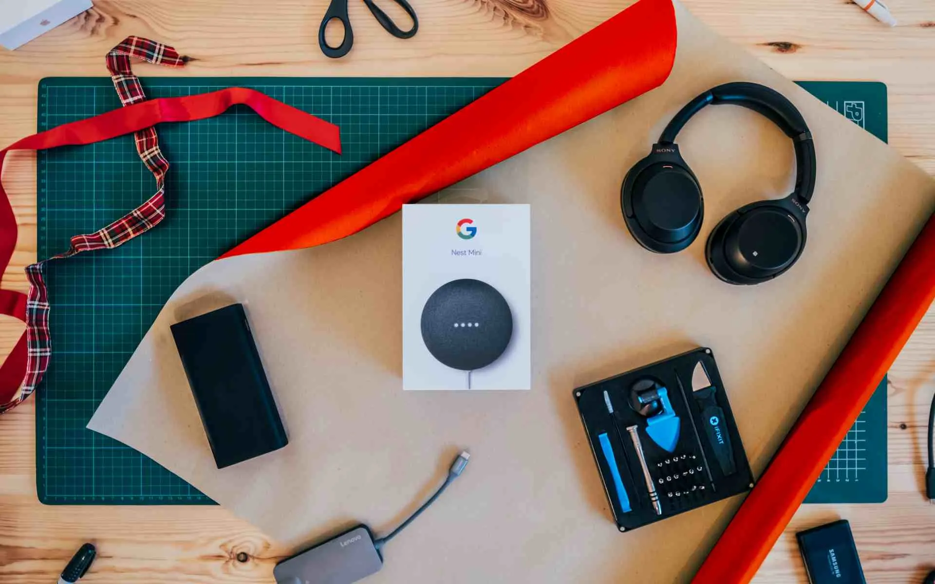 80+ Best Tech Gifts for the Holiday Season--------