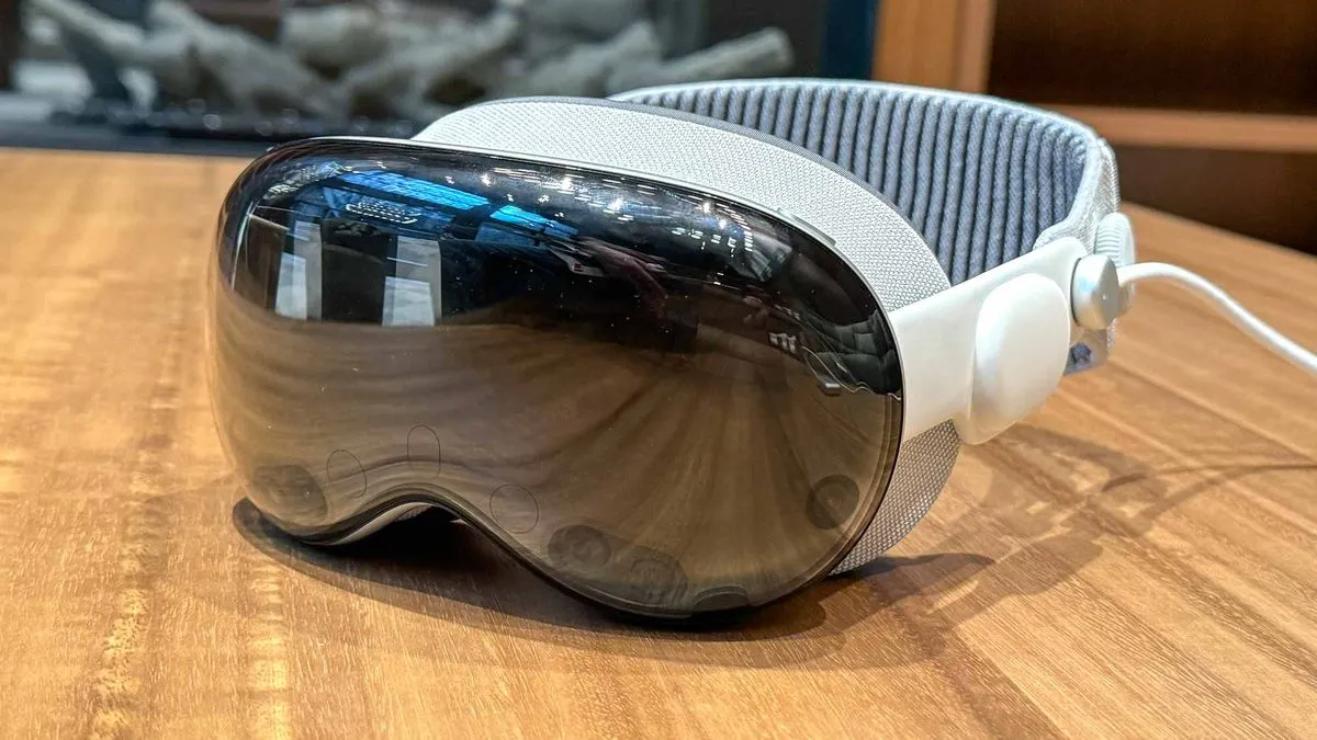 Apple Vision Pro Fails to Impress Buyers with Comfort and Software Issues, Leading to Regret